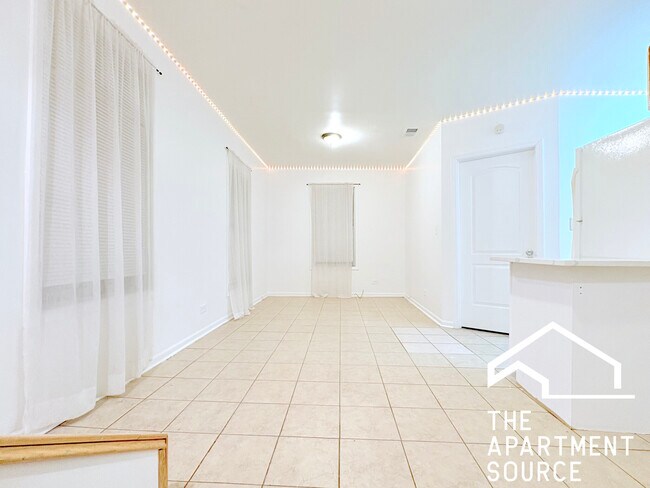 1900 S Throop St in Chicago, IL - Foto de edificio - Building Photo