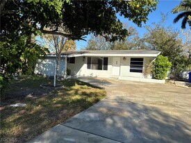 2953 Magnolia St in Ft. Myers, FL - Building Photo