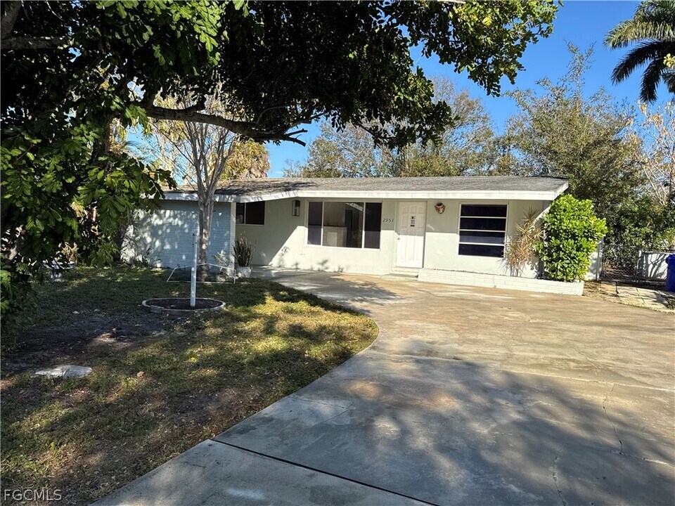 2953 Magnolia St in Ft. Myers, FL - Building Photo