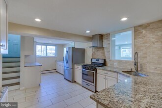 1206 Riggs Ct in Woodbridge, VA - Building Photo - Building Photo