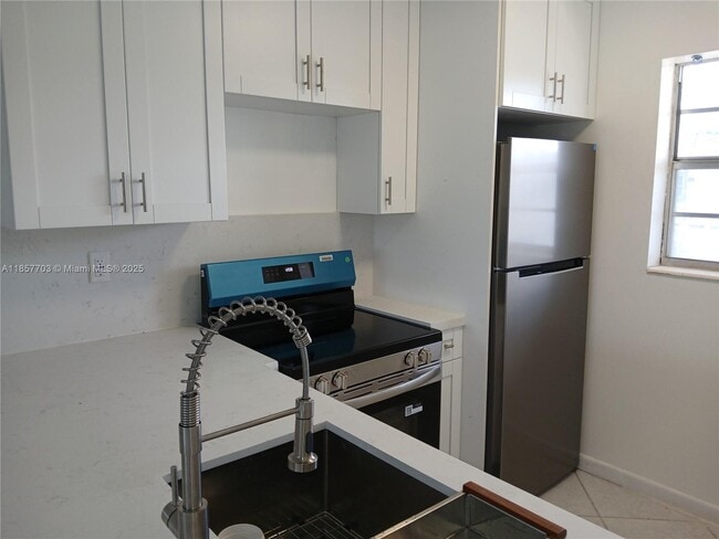property at 5181 W Oakland Park Blvd