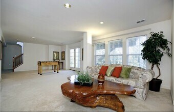 11401 Crownwood Ln in Rockville, MD - Building Photo - Building Photo