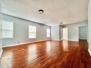 538 Fremont Ave NW, Unit 2nd 869 in Grand Rapids, MI - Building Photo - Building Photo