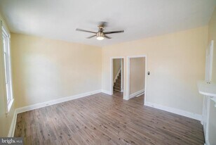 2427 E Allegheny Ave in Philadelphia, PA - Building Photo
