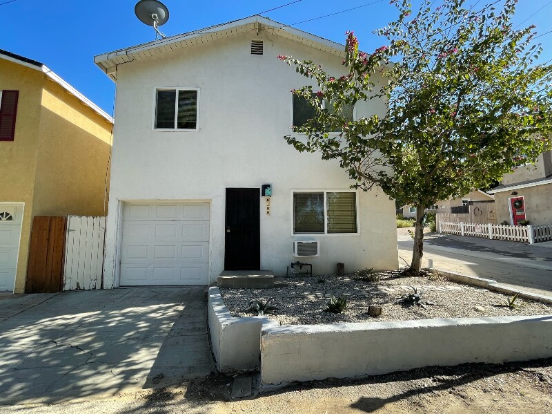 6106 Cedar St in Simi Valley, CA - Building Photo