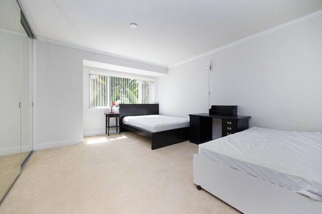 8509 Villa La Jolla Dr in San Diego, CA - Building Photo - Building Photo