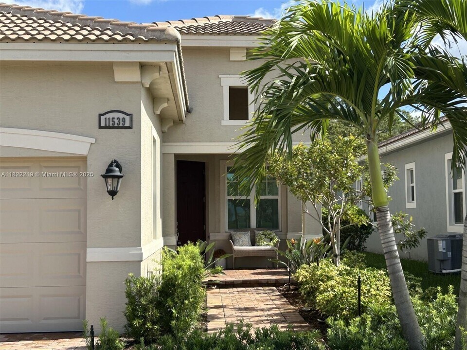 11539 SW Visconti Way in Port St. Lucie, FL - Building Photo