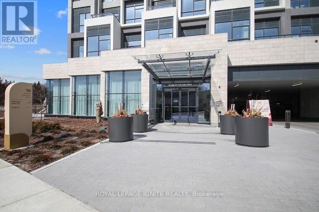 10-1510 Inn On The Pk Dr in Toronto, ON - Building Photo