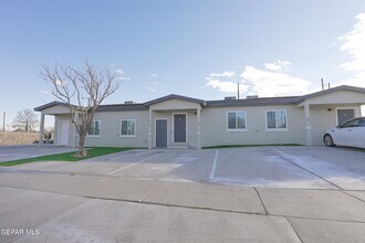 8761 Lawson St in El Paso, TX - Building Photo - Building Photo