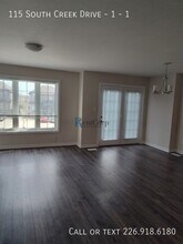 115 S Creek Dr in Kitchener, ON - Building Photo - Building Photo