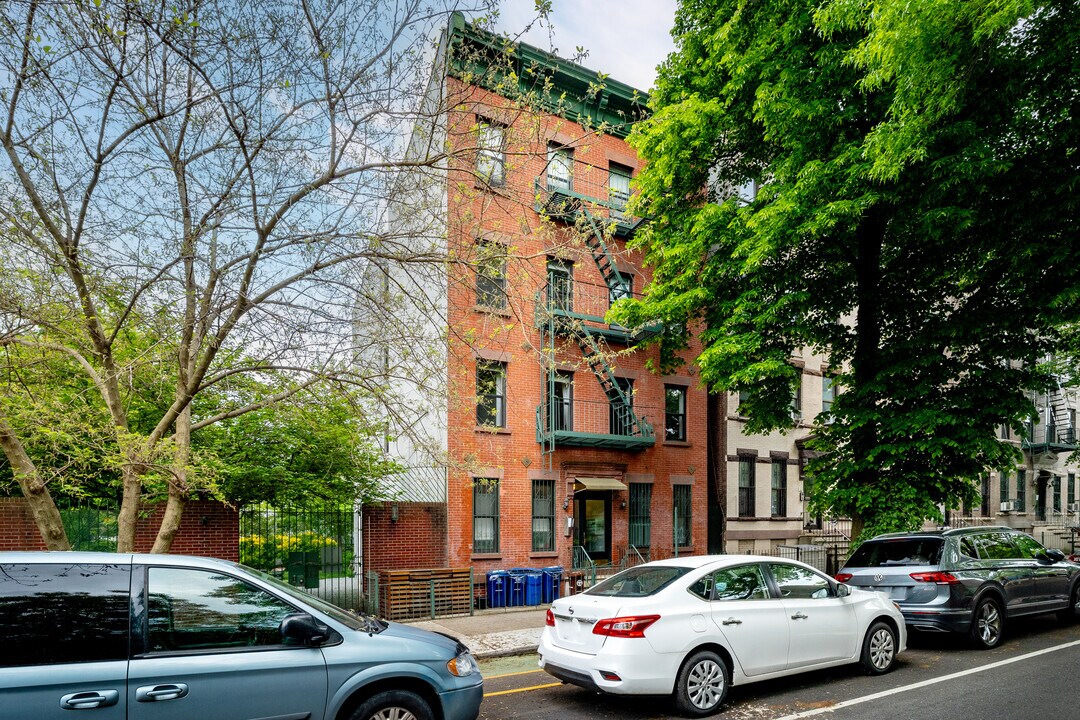 77 Underhill Ave in Brooklyn, NY - Foto de edificio