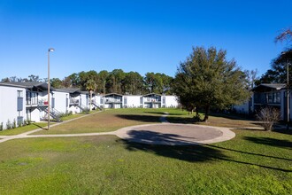 Landings at Parkview in Jacksonville, FL - Building Photo - Building Photo