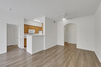 7103 S Durango Dr in Las Vegas, NV - Building Photo - Building Photo