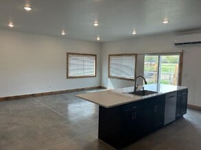 2215 Steamboat Ln in La Grande, OR - Building Photo - Building Photo