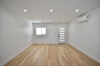 11645 Moorpark St, Unit a in Los Angeles, CA - Foto de edificio - Building Photo