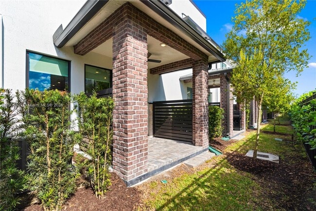 8366 NW 7th Ct in Plantation, FL - Building Photo - Building Photo