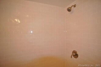 127 Harbor Ave-Unit -2 in Norwalk, CT - Foto de edificio - Building Photo