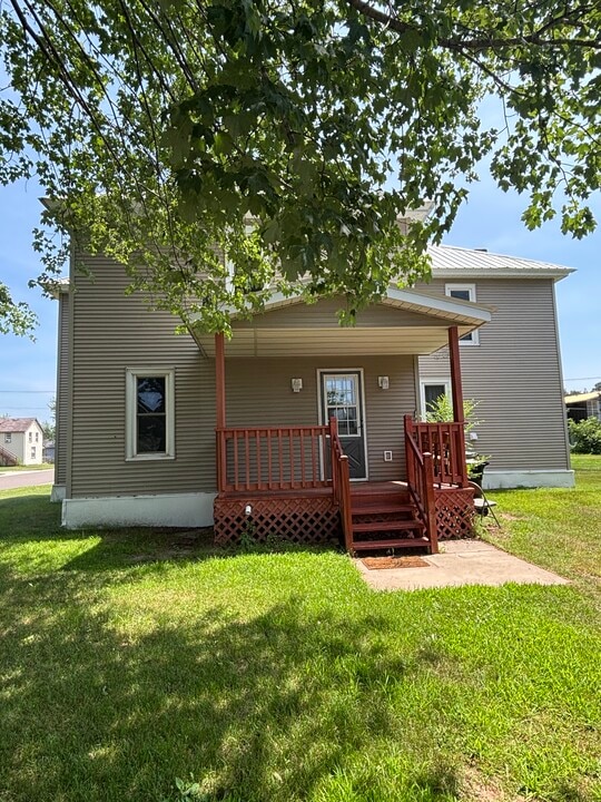 303 Cobban St, Unit Fully furnished 2 bdrm in Chippewa Falls, WI - Building Photo