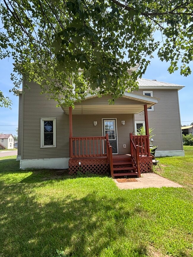 303 Cobban St, Unit Upper unit
