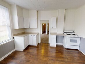 2316 W 9th St-Unit -Apt 1 in Duluth, MN - Building Photo - Building Photo