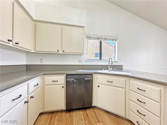 property at 2746 Sandalwood Ave