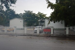 Villa Jardin I in Miami, FL - Building Photo