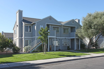 Cape Cod Village Apartments in Las Vegas, NV - Building Photo - Building Photo