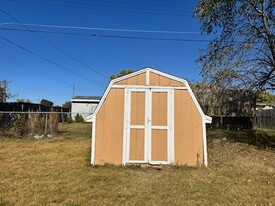 1603 Bellaire Ave in Pekin, IL - Foto de edificio - Building Photo