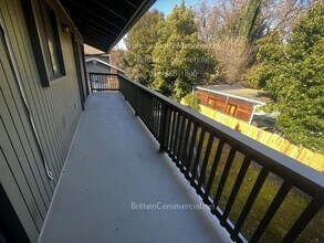 6531 Lake Park Dr in Sacramento, CA - Building Photo - Building Photo