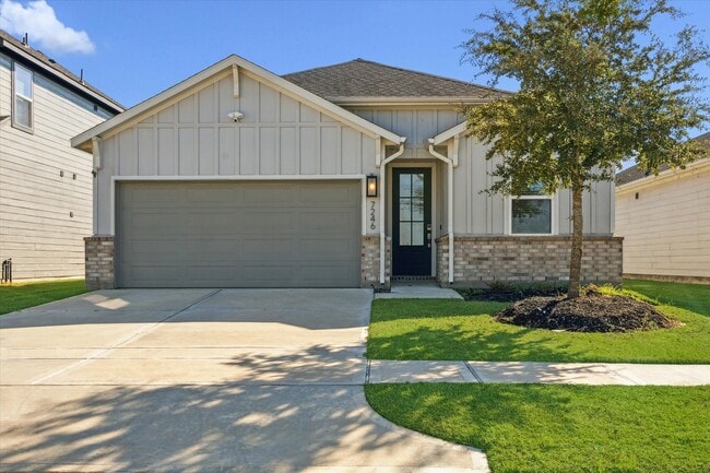 property at 7246 Greenbriar Bnd Ct