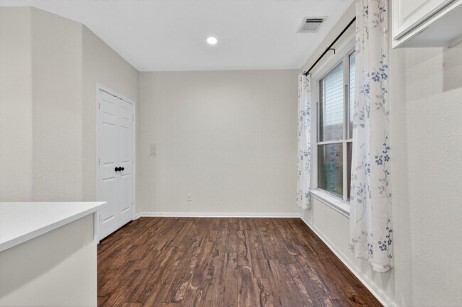 property at 26 Ebony Oaks Pl