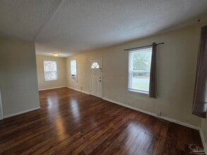 203 SE Syrcle Dr in Pensacola, FL - Building Photo - Building Photo