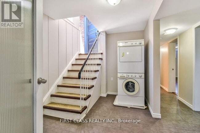 24 Fintona Ave in Toronto, ON - Building Photo - Building Photo