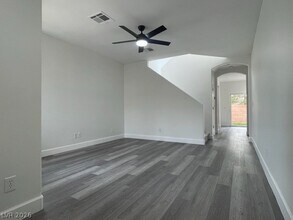 10609 Kennedy Peak Ln in Las Vegas, NV - Building Photo - Building Photo