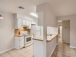 1304 Matthews Ln in Austin, TX - Building Photo - Building Photo