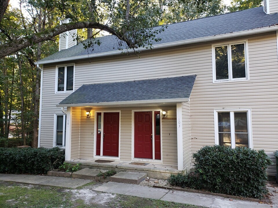 101-103 Chevis Dr in Cary, NC - Building Photo