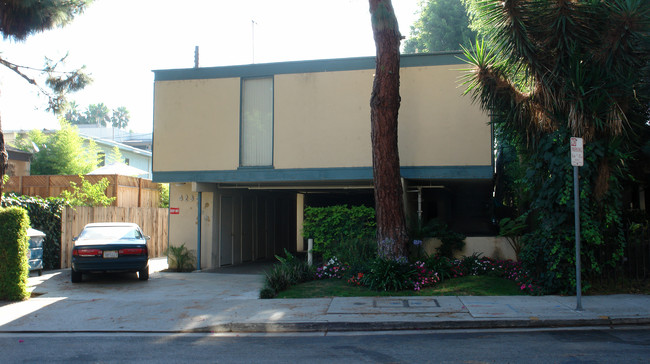 4238 Mary Ellen Ave in Studio City, CA - Building Photo - Building Photo