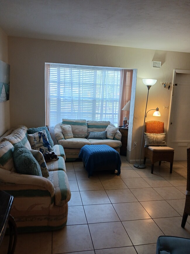 21067 Meehan Ave in Port Charlotte, FL - Foto de edificio - Building Photo