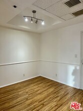 8614 Burton Wy in Los Angeles, CA - Building Photo - Building Photo