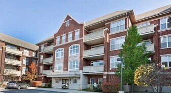 77 N Quentin Rd in Palatine, IL - Building Photo