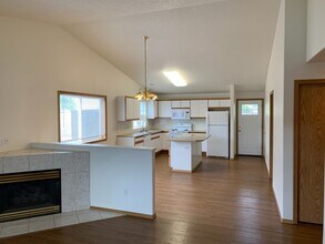 16208 NE 8th St in Vancouver, WA - Building Photo - Building Photo