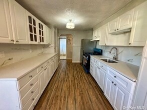 18 Leach St-Unit -2 in Lynbrook, NY - Building Photo - Building Photo
