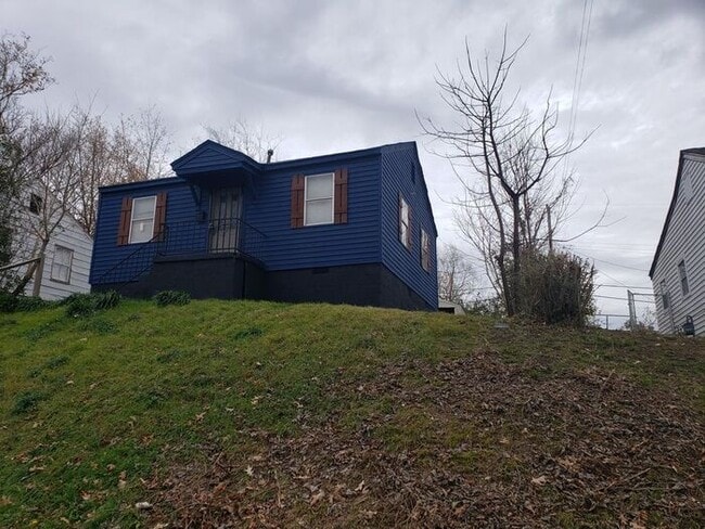 2066 Farrington St in Memphis, TN - Building Photo - Building Photo