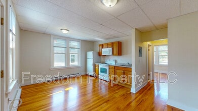242 N Main St in Southington, CT - Building Photo - Building Photo