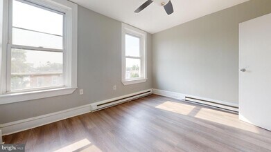 2542 N 33rd St, Unit 3 in Philadelphia, PA - Foto de edificio - Building Photo