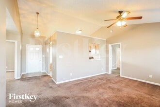 5226 Sweet River Way in Indianapolis, IN - Foto de edificio - Building Photo