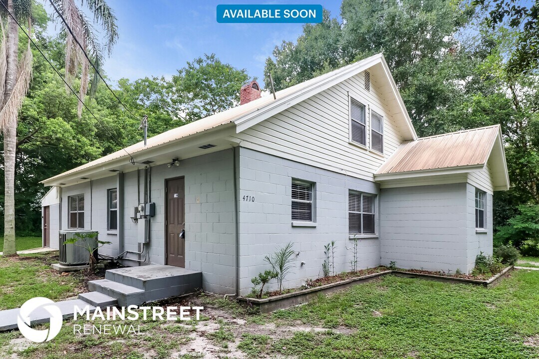 4710 5th St in Zephyrhills, FL - Building Photo