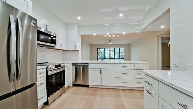 542 Lakeside Dr in Bradenton, FL - Foto de edificio - Building Photo