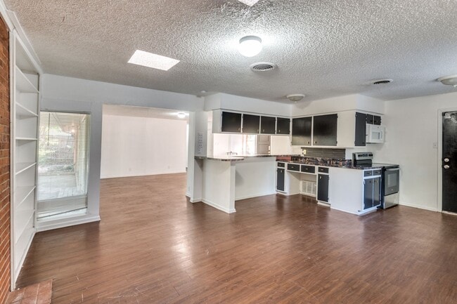 2101 Bradford Dr in Arlington, TX - Building Photo - Building Photo