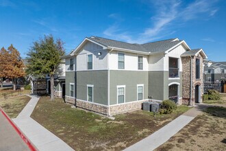 Rosemont at Ash Creek in Dallas, TX - Foto de edificio - Primary Photo